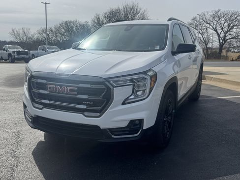 Used 2023 GMC Terrain AT4 image 2