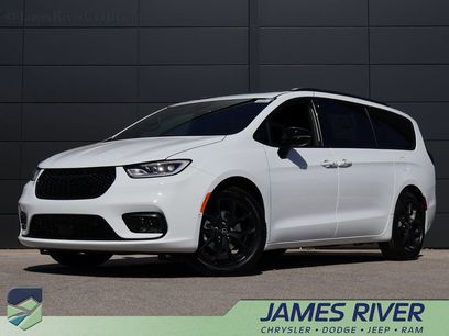 New 2026 Chrysler Pacifica Limited w/ S Appearance Package
