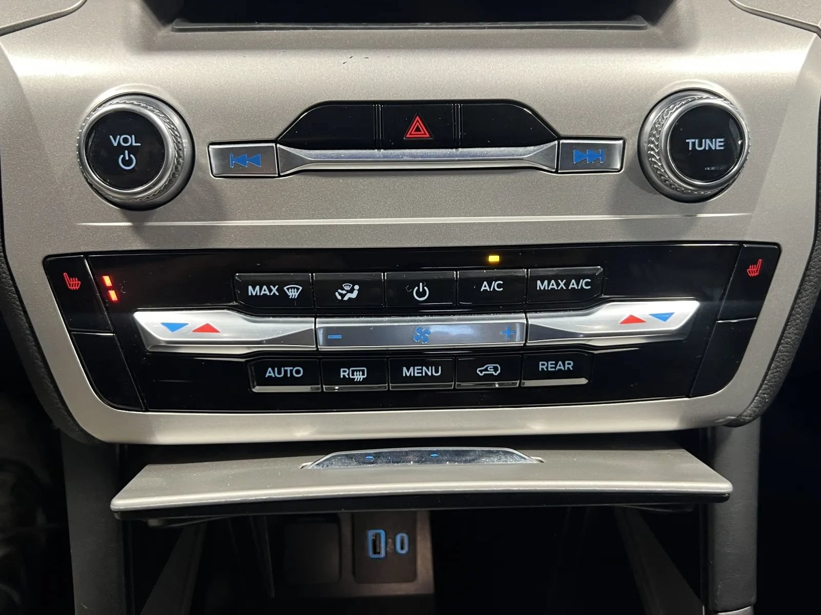 Used 2022 Ford Explorer XLT AWD/4WD image 20