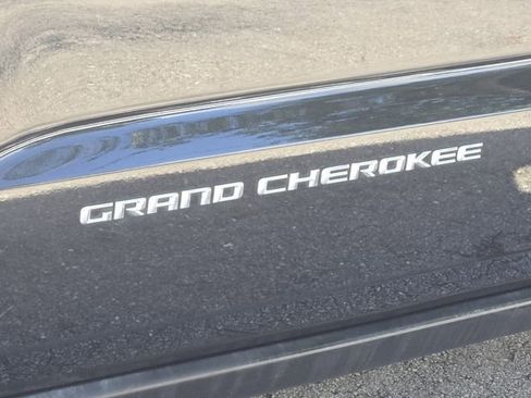 Used 2015 Jeep Grand Cherokee Limited RWD image 11