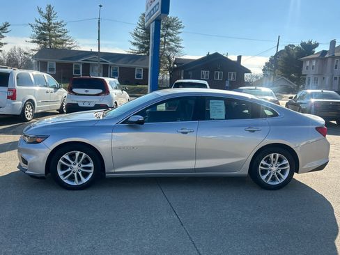Used 2017 Chevrolet Malibu LT image 4