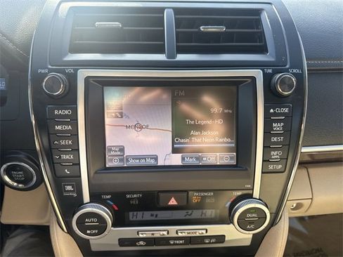 Used 2012 Toyota Camry image 16