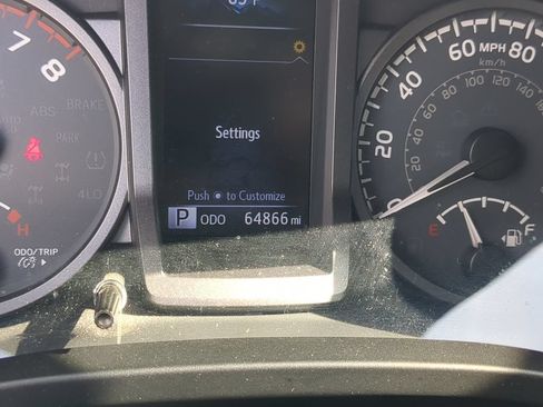 Used 2017 Toyota Tacoma TRD Sport w/ Tow Package RWD image 32