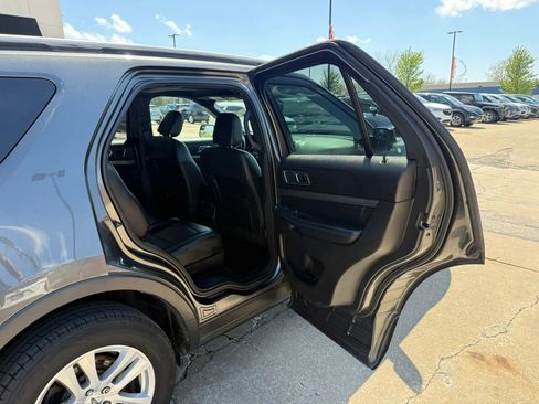 Used 2018 Ford Explorer XLT w/ Equipment Group 202A AWD/4WD image 22