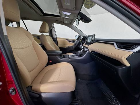 Used 2022 Toyota RAV4 XLE w/ Convenience Package image 28