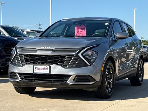 Used 2023 Kia Sportage LX FWD image 3