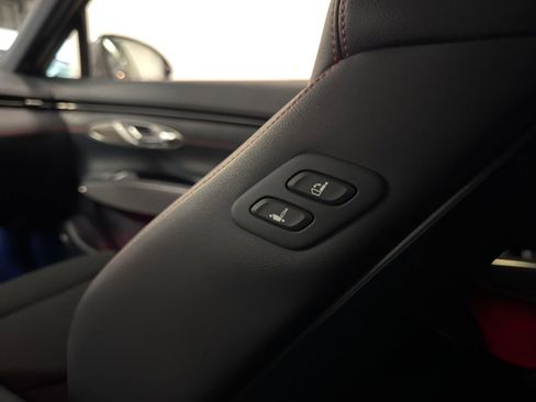 Used 2023 Genesis GV70 2.5T w/ Sport Prestige Package image 18