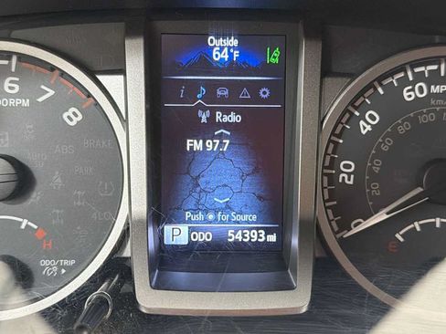 Certified 2018 Toyota Tacoma SR5 AWD/4WD image 17