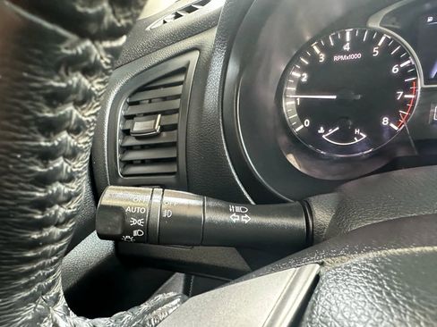 Used 2014 Nissan Altima 2.5 SV w/ Convenience Package image 12