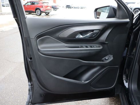 Used 2022 GMC Terrain SLE w/ Driver Convenience Package image 9