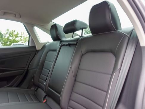 Used 2024 Volkswagen Jetta SE w/ Panoramic Sunroof Package image 23