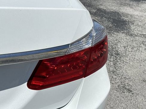Used 2015 Honda Accord EX-L image 16