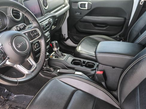 Used 2022 Jeep Wrangler Unlimited Sahara image 18