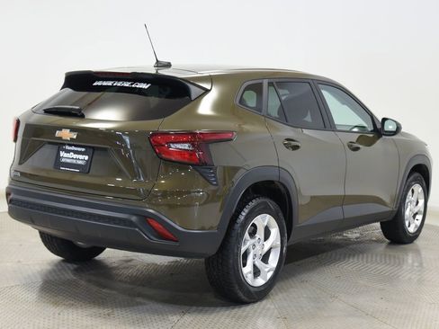 Used 2024 Chevrolet Trax LS w/ LS Convenience Package FWD image 11