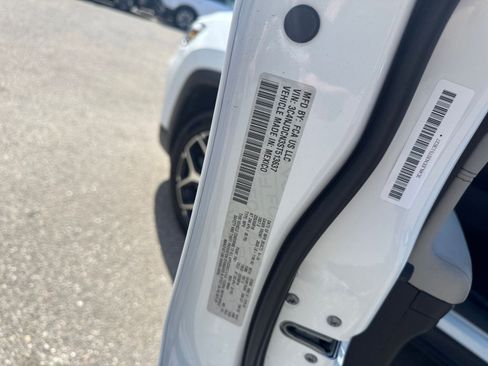 Used 2025 Jeep Compass Limited image 30