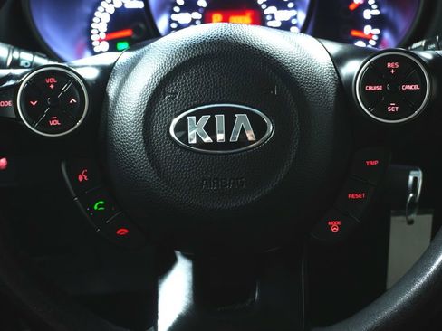 Used 2016 Kia Soul + FWD image 15