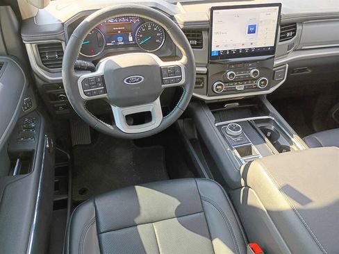 Used 2024 Ford Expedition Max XLT image 11