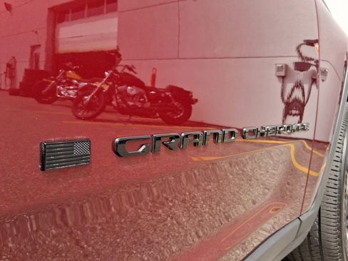 Used 2023 Jeep Grand Cherokee Altitude AWD/4WD image 8