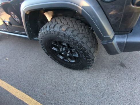 Used 2024 Jeep Wrangler Unlimited AWD/4WD image 5