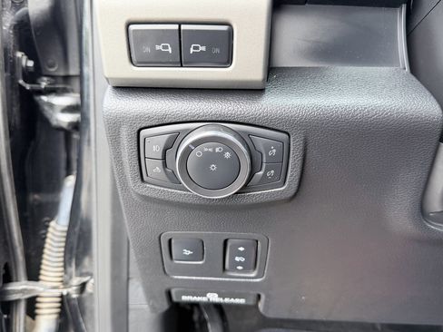 Used 2018 Ford F450 Lariat w/ Lariat Ultimate Package AWD/4WD image 14