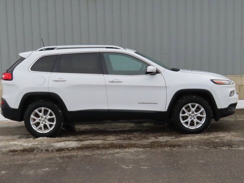 Used 2018 Jeep Cherokee Latitude w/ Comfort & Convenience Group image 2