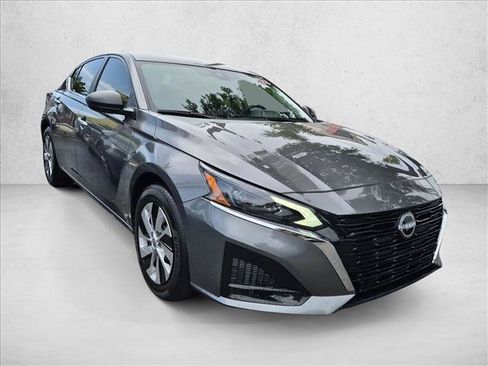 Certified 2025 Nissan Altima 2.5 S FWD image 3