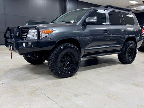 Used 2014 Toyota Land Cruiser image 1