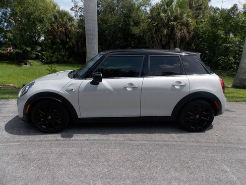 Used 2021 MINI Cooper S w/ Signature Upholstery Package FWD image 5
