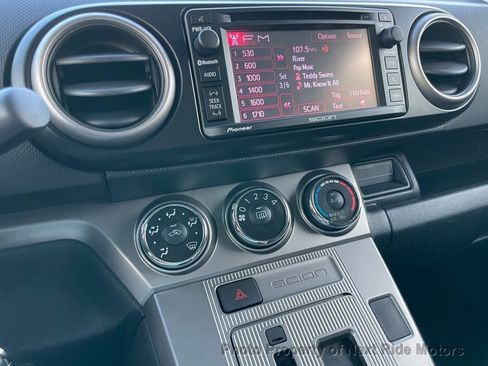 Used 2014 Scion xB FWD image 18
