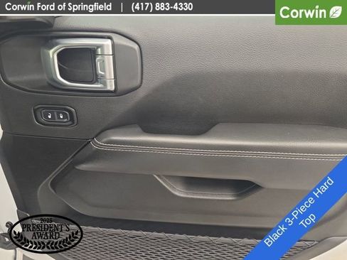 Used 2023 Jeep Gladiator Overland w/ Cold Weather Group AWD/4WD image 12