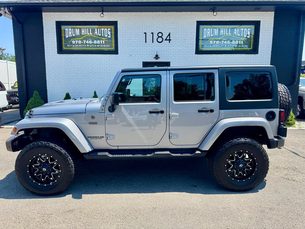 Used 2016 Jeep Wrangler Unlimited Sahara AWD/4WD image 2