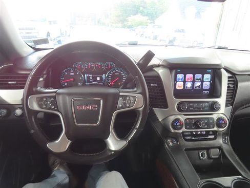 Used 2017 GMC Yukon SLT AWD/4WD image 16