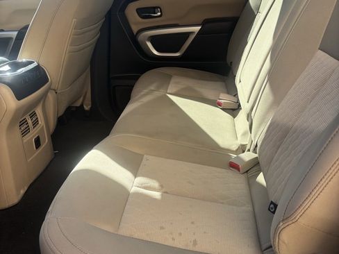 Used 2018 Nissan Titan SV w/ SV Convenience Package image 10