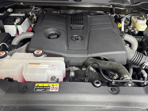 Used 2025 Toyota Tundra Limited AWD/4WD image 9