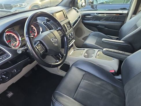 Used 2020 Dodge Grand Caravan SXT image 17