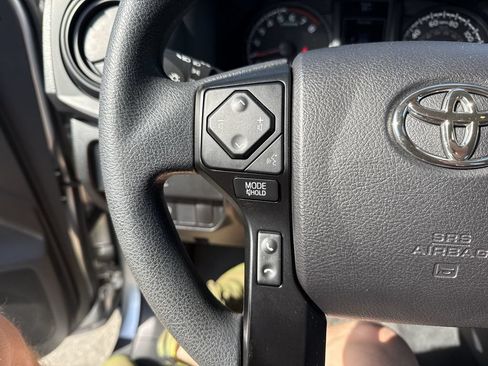 Used 2022 Toyota Tacoma SR AWD/4WD image 14