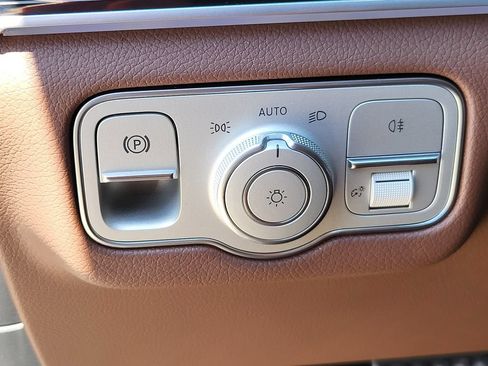 Used 2025 Mercedes-Benz GLS 450 4MATIC image 21
