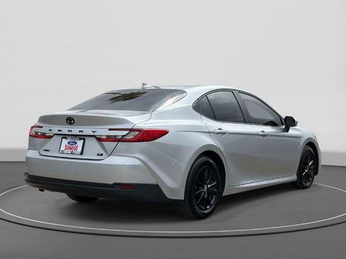 Used 2026 Toyota Camry LE w/ Convenience Package FWD image 5
