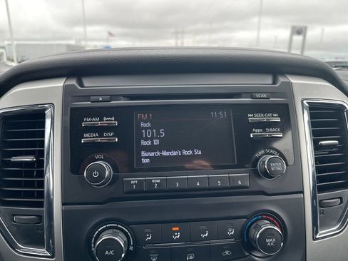 Used 2017 Nissan Titan SV AWD/4WD image 49