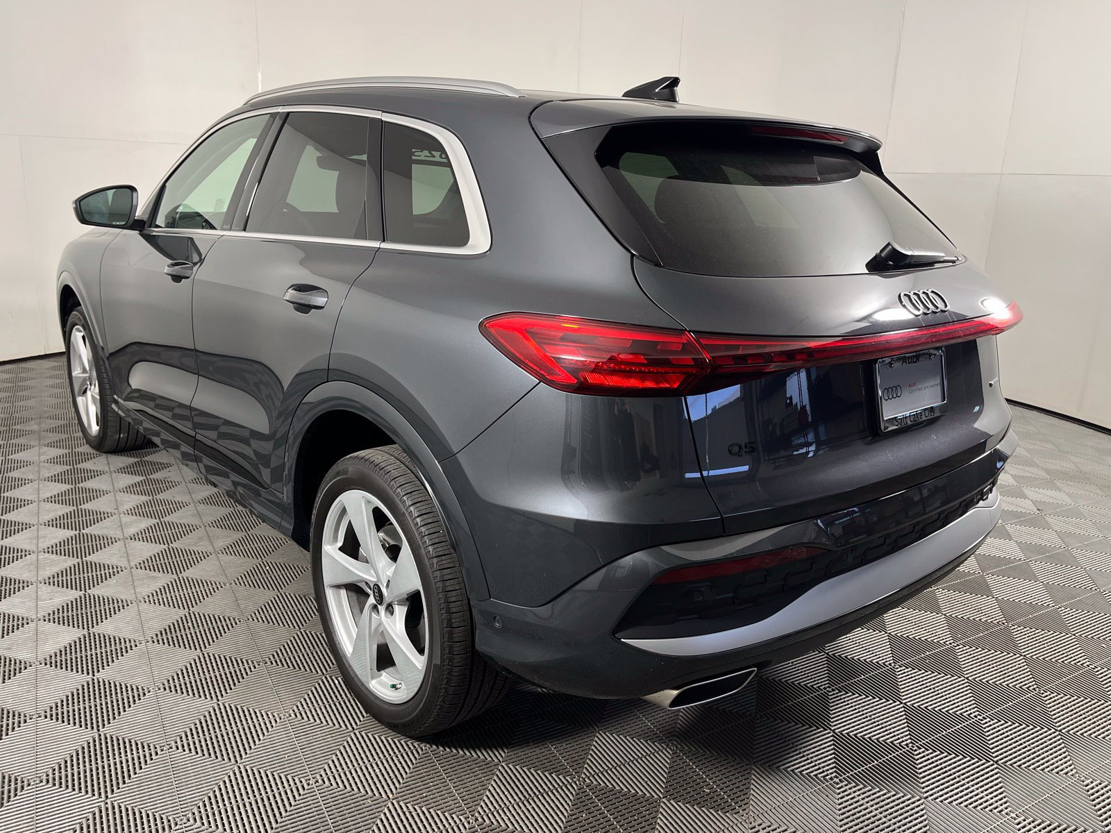 Used 2025 Audi Q5 Premium Plus w/ Premium Plus AWD/4WD image 6