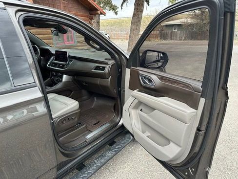 Used 2021 Chevrolet Suburban Z71 w/ Z71 Signature Package AWD/4WD image 30