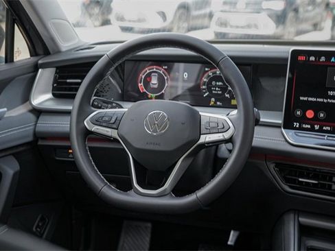 New 2025 Volkswagen Tiguan SE image 18