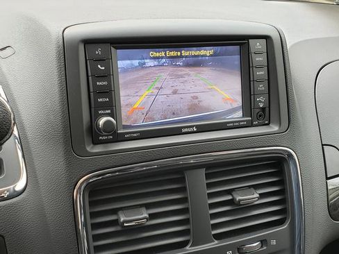 Used 2018 Dodge Grand Caravan SE w/ UConnect Hands-Free Group image 22