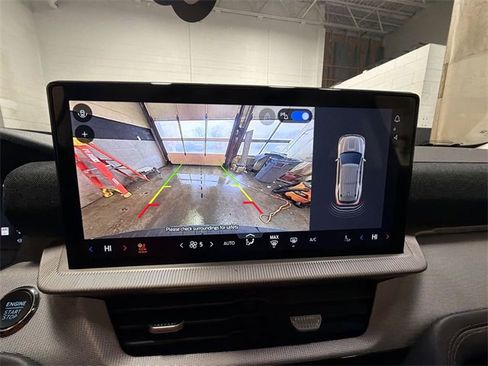 Used 2025 Ford Explorer Active w/ Active Comfort Package image 17