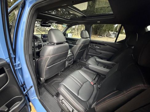 Used 2025 Honda Pilot TrailSport image 26