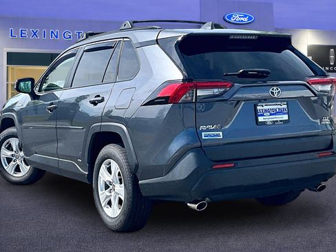 Used 2021 Toyota RAV4 XLE w/ Convenience Package AWD/4WD image 4