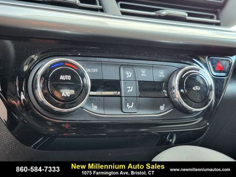 Used 2025 Chevrolet Trax LT w/ Driver Confidence Package image 22