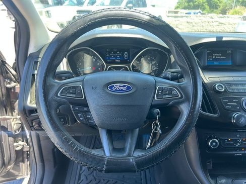 Used 2018 Ford Focus SE FWD image 19