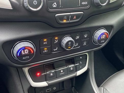 Used 2023 GMC Terrain SLT w/ Infotainment Package II AWD/4WD image 27