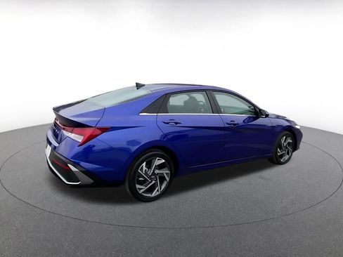 Used 2025 Hyundai Elantra SEL image 15